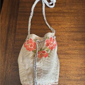 Floral Embroidered Women's Purse